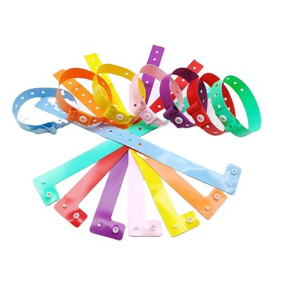 Venda de PVC de plástico macio em forma de L. Pulseira de tamanho adulto para eventos