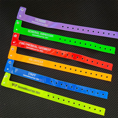 Pulseira de plástico neon/vinil resistente à água RFID assortada Pulseira personalizada para festivais