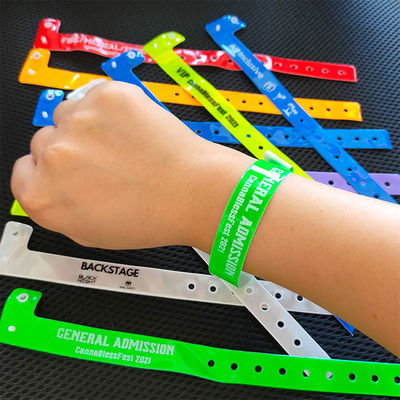 Pulseira de plástico neon/vinil resistente à água RFID assortada Pulseira personalizada para festivais