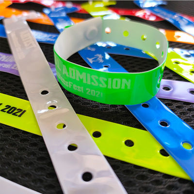 Pulseira de plástico neon/vinil resistente à água RFID assortada Pulseira personalizada para festivais