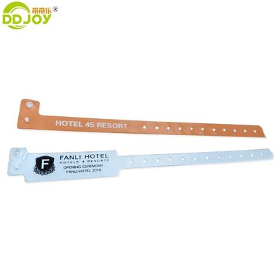 Pulseiras personalizadas como pedido Pulseiras PVC macias pretas com obras de arte de impressão personalizadas