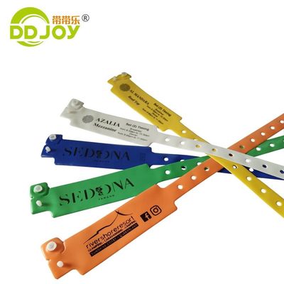 Logotipo personalizado masculino Bracelete de vinil / PVC para design Eventos de entretenimento Regalos de festival