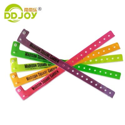 Design Pulseira de plástico de PVC para ocasião de aniversário Faixa de pulso refletiva ecológica