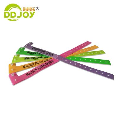 Design Pulseira de plástico de PVC para ocasião de aniversário Faixa de pulso refletiva ecológica