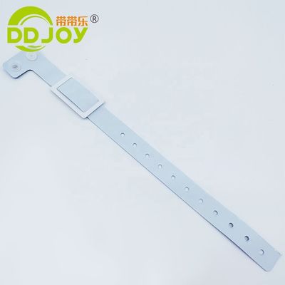 Pulseiras de logotipo personalizado em forma de L PVC Vinyl Material Escrito Smart RFID Chip Pulseira