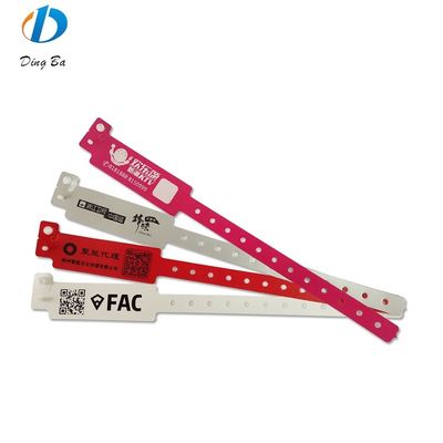 Pulseiras de plástico personalizadas de entrada para clubes VIP pulseiras de identificação de carro fechadura de plástico