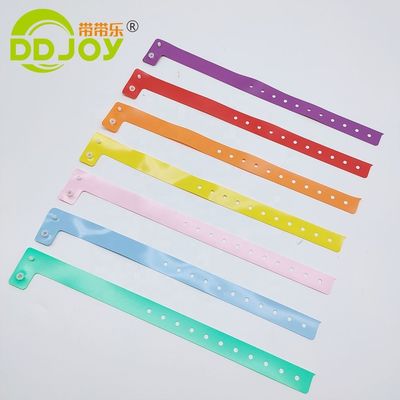Venda de PVC de plástico macio em forma de L. Pulseira de tamanho adulto para eventos