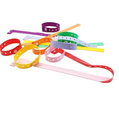 Logotipo personalizado PVC L forma de pulseira de plástico ajustável para evento estilo romântico festival