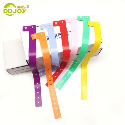 Logotipo personalizado PVC L forma de pulseira de plástico ajustável para evento estilo romântico festival