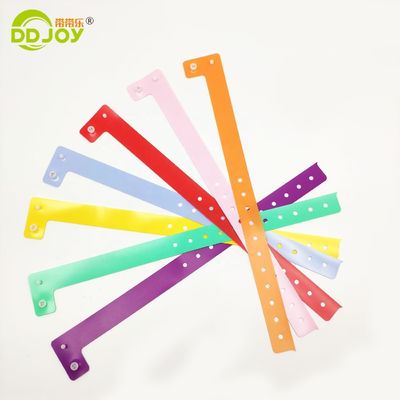 Logotipo personalizado PVC L forma de pulseira de plástico ajustável para evento estilo romântico festival