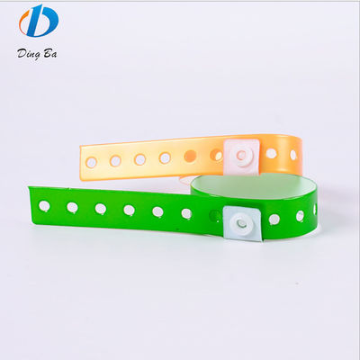 Outras pulseiras de entrada de PVC/Vinil plástico ajustáveis de forma macia para eventos e festas