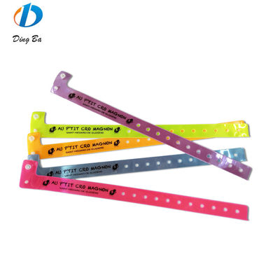 Outras pulseiras de entrada de PVC/Vinil plástico ajustáveis de forma macia para eventos e festas