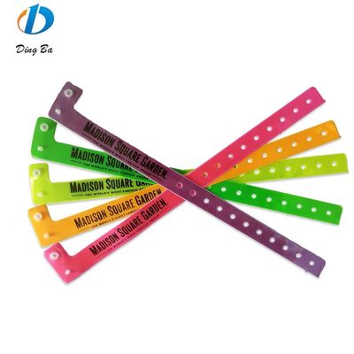 Braceletes de PVC em forma de L para celebrações