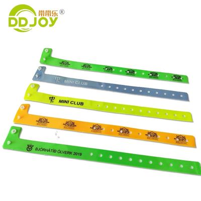 Material de filme fluorescente PVC Pulseira em forma de L para eventos 250*16mm Tamanho ajustável