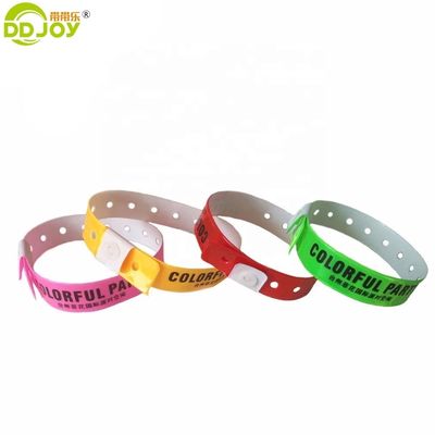 Pulseira de Souvenirs Reflectiva Multicolor Ideal para Eventos de Bares e Bandas