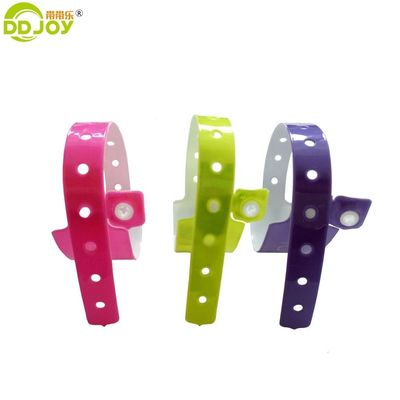 Pulseira de Souvenirs Reflectiva Multicolor Ideal para Eventos de Bares e Bandas