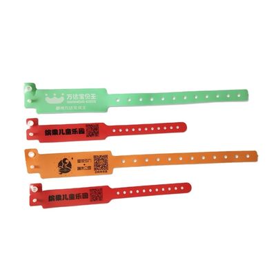 Pulseira vermelha de PVC para crianças de plástico macio personalizado de uma vez