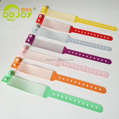 Pulseira vermelha de PVC para crianças de plástico macio personalizado de uma vez