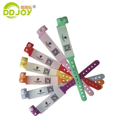 Pulseira vermelha de PVC para crianças de plástico macio personalizado de uma vez