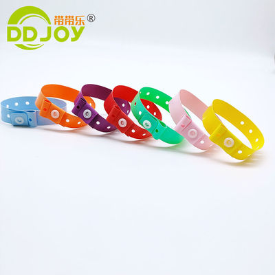 Pulseira vermelha de PVC para crianças de plástico macio personalizado de uma vez