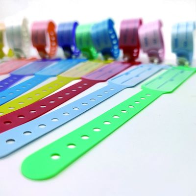 Pulseiras de identificação de plástico macio para crianças