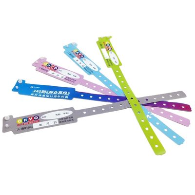 Festa VIP Desenhos personalizados Material PVC macio colorido convidado VIP Pulseira de vinil regular
