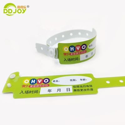 Festa VIP Desenhos personalizados Material PVC macio colorido convidado VIP Pulseira de vinil regular