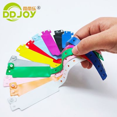 Tecnologia de inserção de bloqueio de plástico Pulseiras/pulseiras de PVC azul para eventos DDJOY Festivais