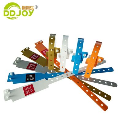 DDJOY Pulseiras de plástico PE personalizadas para eventos Logotipo Tamanho 65 * 20mm
