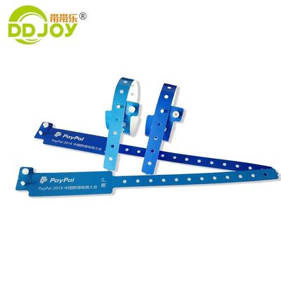 DDJOY Pulseiras de plástico PE personalizadas para eventos Logotipo Tamanho 65 * 20mm
