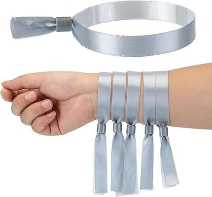 Pulseiras personalizadas para eventos com RFID Chip Tecido de cetim e impressão de texto de logotipo de marcas