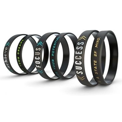 Impressão de tela de seda Logotipo personalizado Pulseira de borracha para eventos e festivais presentes