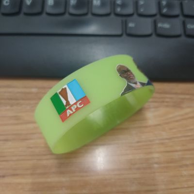 Eventos Desportivos Pulseira de material de silício Pulseiras de borracha GlOW personalizadas para festivais