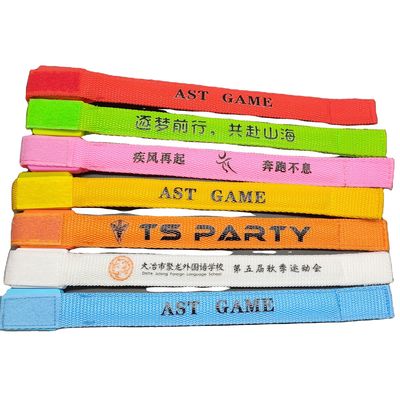 Lâmina de seda personalizada Impressão Offset Pulseira LED de nylon para corrida noturna Brilho em pulseira escura