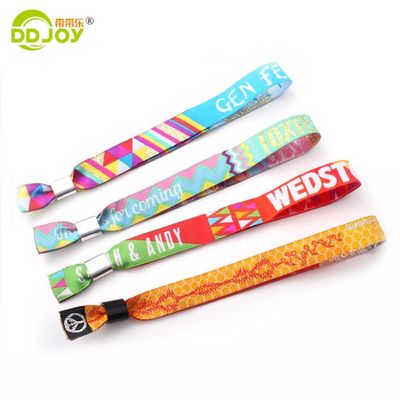 Apoio Cartão de cor Pantone Logotipo tecido Pulseira de poliéster Pulseira para presentes promocionais