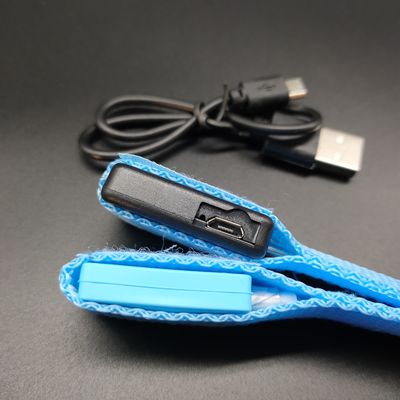 Lâmina de seda personalizada Impressão Offset Pulseira LED de nylon para corrida noturna Brilho em pulseira escura