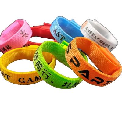 Cadeias personalizadas de cores multicolor iluminadas de pulseiras LED Flash com gráficos personalizados