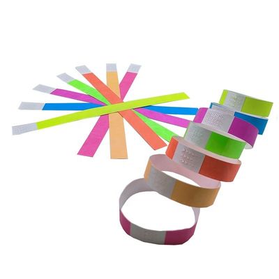 Faça uma declaração nos festivais com nossa pulseira Tyvek de papel neon em várias cores