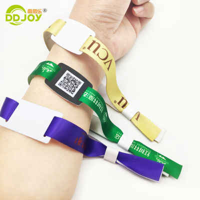Eventos personalizados Festa RFID pulseiras com tecido de cetim e impressão de logotipo de marca