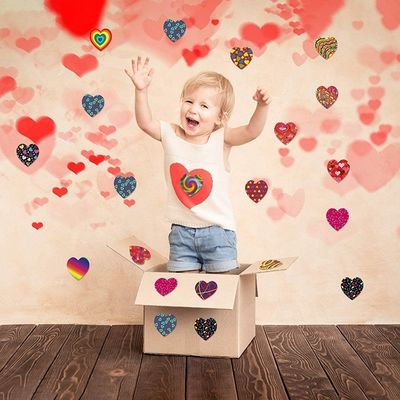 Artesanato de presente de 1,5 polegadas 500 pcs/rolo estriado em forma de coração amor gay orgulho Rainbow Heart Sticker