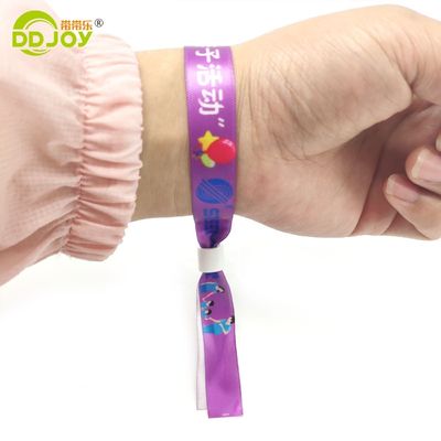 Artwork Logotipo sob medida Sublimação Lanyard curto Pulseira de uso descartável tecida para festival