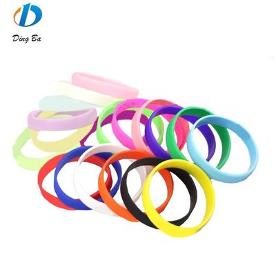 Pulseira de silicone personalizada de forma de desenho animado perfeita para olhar casual e esportivo
