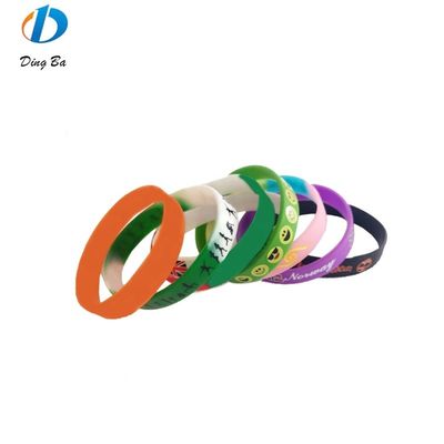 Pulseira de silicone personalizada de forma de desenho animado perfeita para olhar casual e esportivo