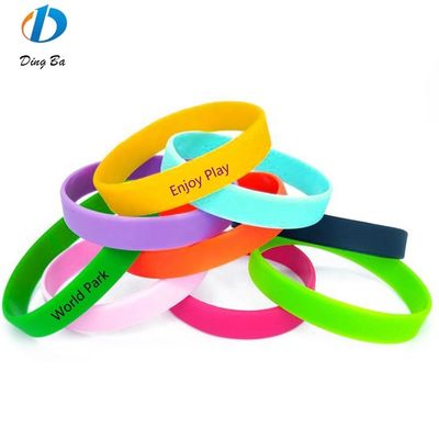 Pulseira de silicone personalizada de forma de desenho animado perfeita para olhar casual e esportivo
