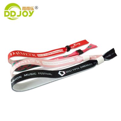 Cenários de uso Pulseiras personalizadas de tecido de cetim para eventos Festivais Festas e muito mais