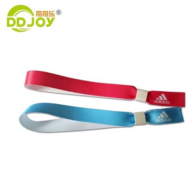 Cenários de uso Pulseiras personalizadas de tecido de cetim para eventos Festivais Festas e muito mais