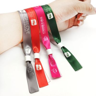Adicione um toque de charme ao seu festival com fechaduras inspiradoras personalizadas pulseiras