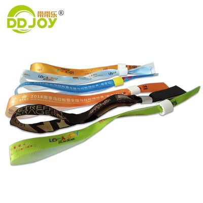 Desenhos personalizados Pulseira de tecido de cetim tecido pulseira para festival de música esportiva