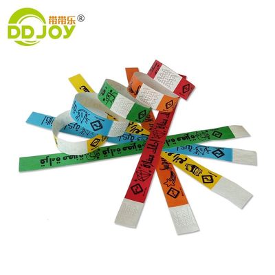 Pulseira de admissão de eventos auto-aderente com opções de impressão e envio personalizadas