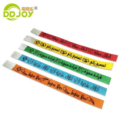 Pulseira de admissão de eventos auto-aderente com opções de impressão e envio personalizadas